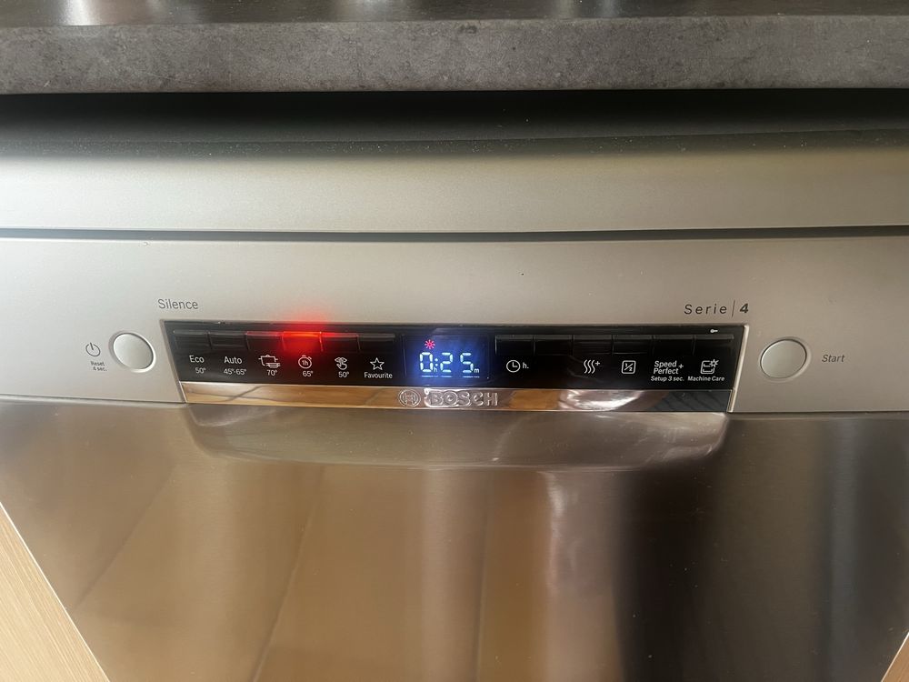 Máquina de Lavar Loiça Bosch SilencePlus Série 4 Inox | Como Nova!