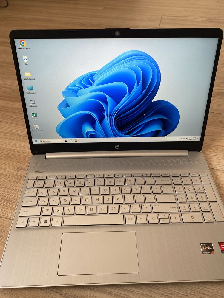 Laptop HP R5 5500U 8GB ram/512 GB SSD/Win 11