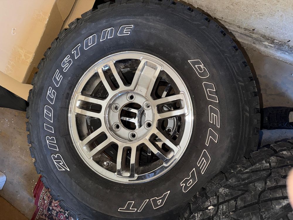 285/76/16 opony z felgami do Hummer H3