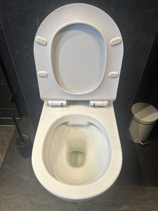 Miska WC wiszące, deska wolnoopadajaca