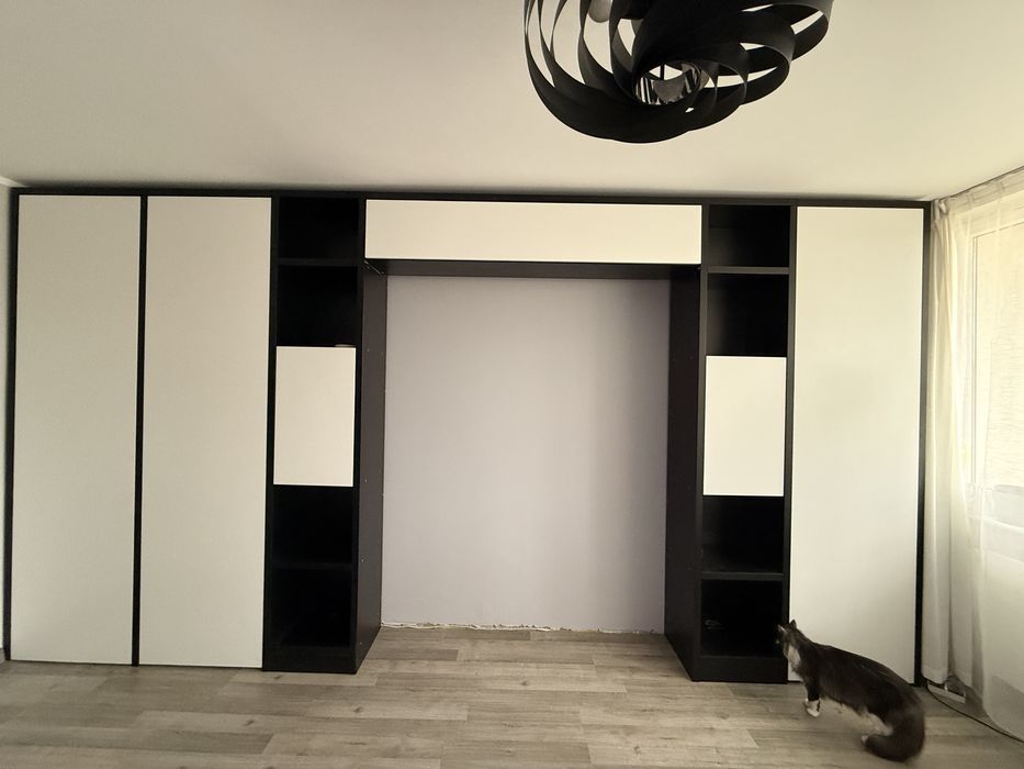 Mebloscianka 3 szafy i dwa regały i szafka górna