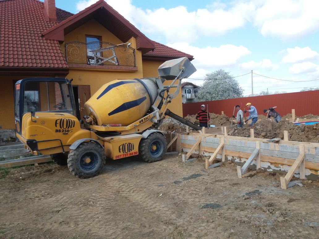 Послуги самохідного міксера. Екскаватори від 5 до 25 тон. Гідромолот.