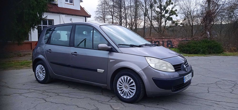 Мінівен Renault Scenic 2005 року. Двигун 1,5 DCI