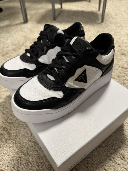 Кросівки Guess 38 (маломірять, підійдуть на 37)