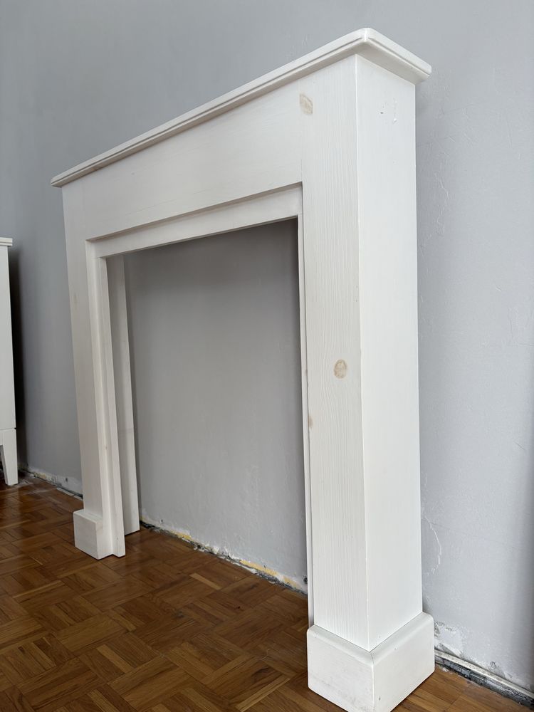 Portal kominkowy drewniany bialy