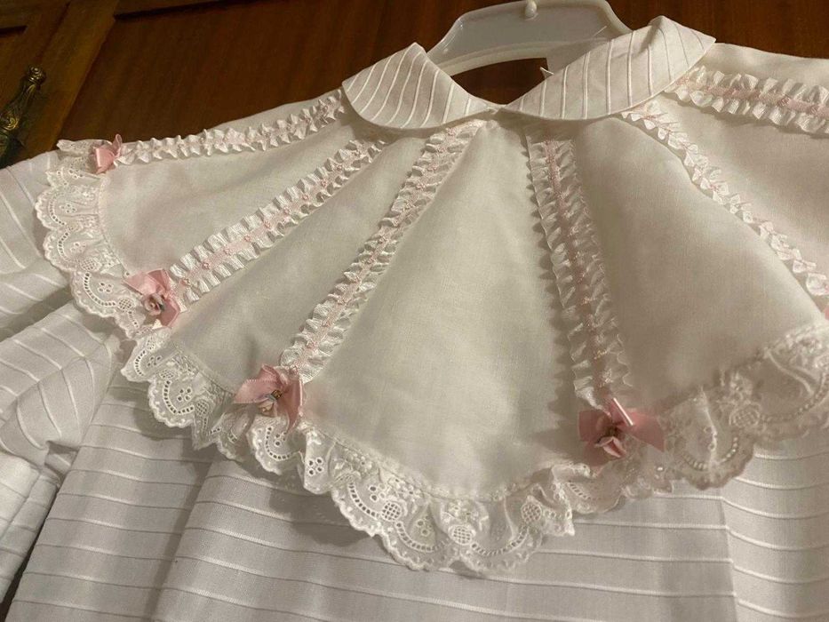 Vestido de menina branco com rosas
