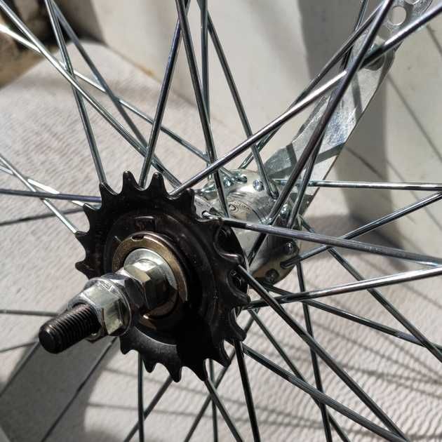 Заднее колесо 28 " в сборе с чешской втулкой Velosteel  и звездой 4