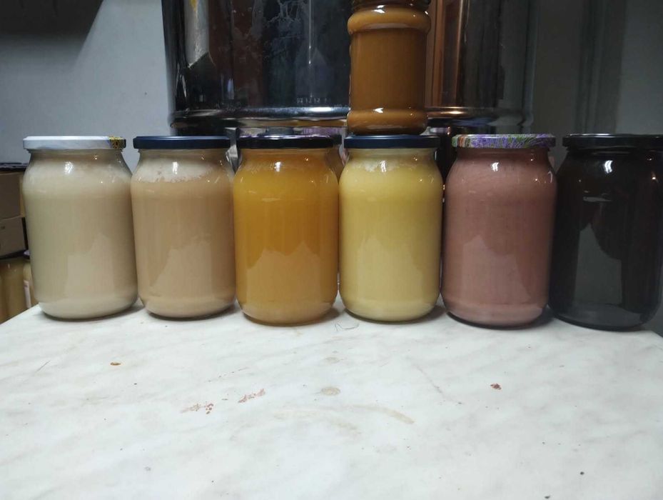 Miody Pszczele  z  Pasieki  Różne  odmiany  Wysyłka Gratis