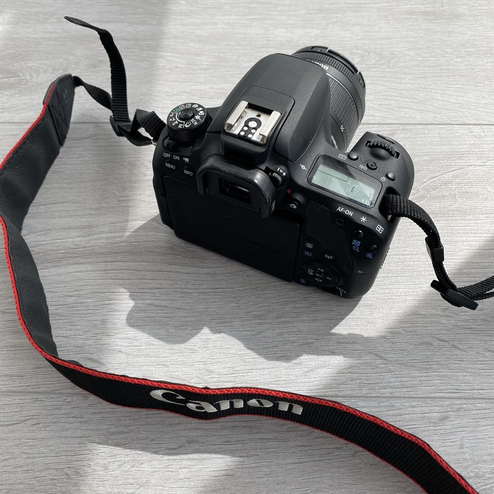 Фотоапарат Canon 77d, kit 18-55mm, сумка + спалах в комплекті