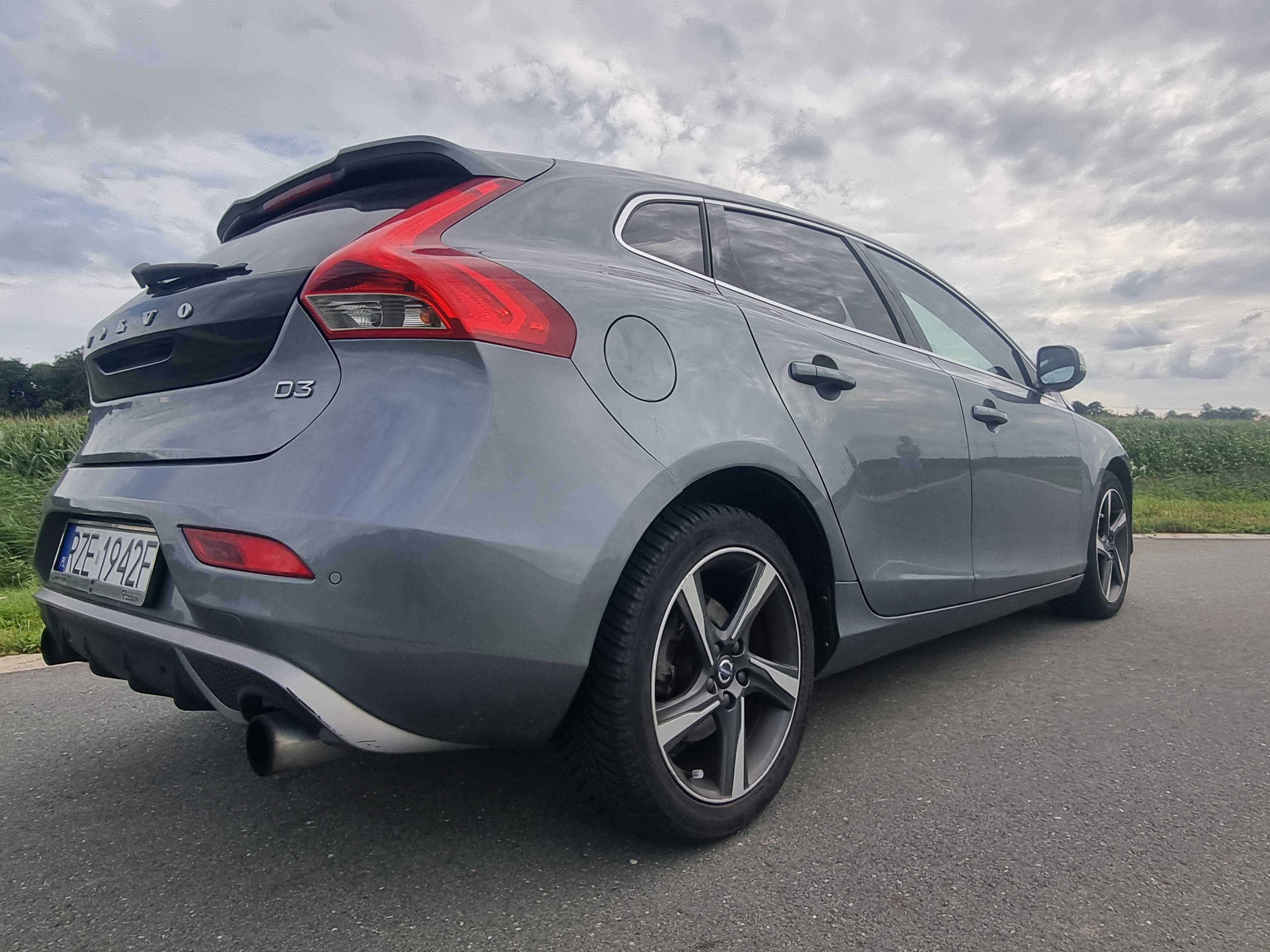 VOLVO V40 D3 2015 R design