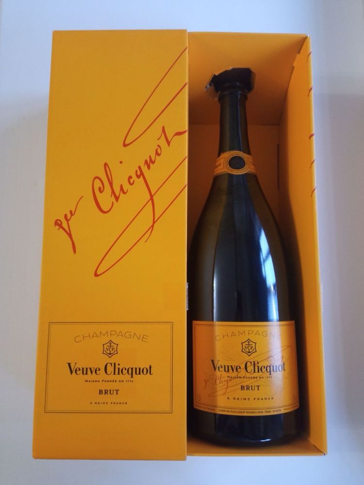 Бутылка от Vueve Cliquot 1,5л