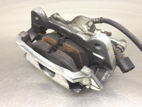 Pinça travão / maxila de travão frente direita AUDI A3 Limousine (8VS,
