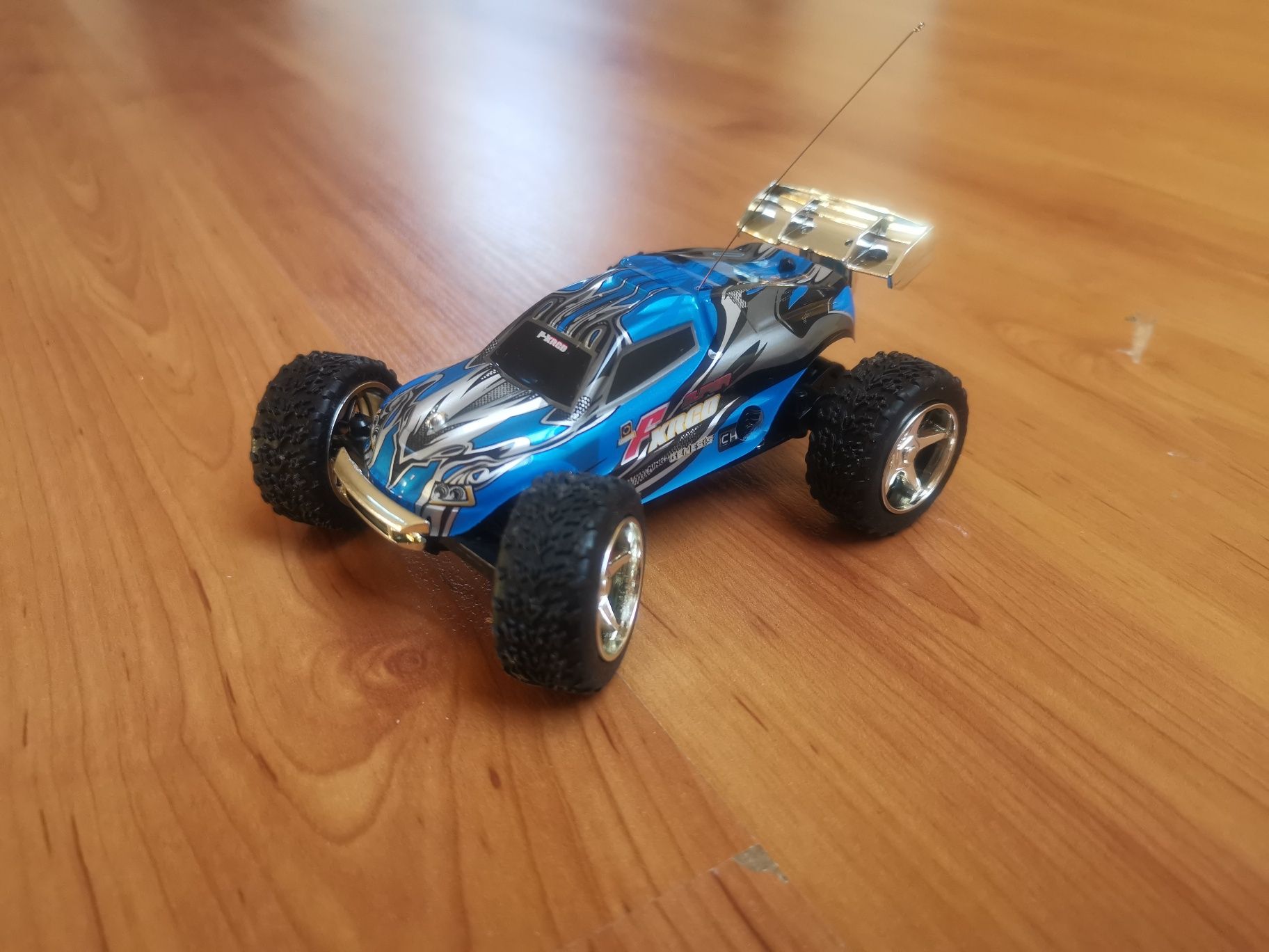 Mini carro RC Wltoys Racer Truggy 1:32 comando 2.4Ghz