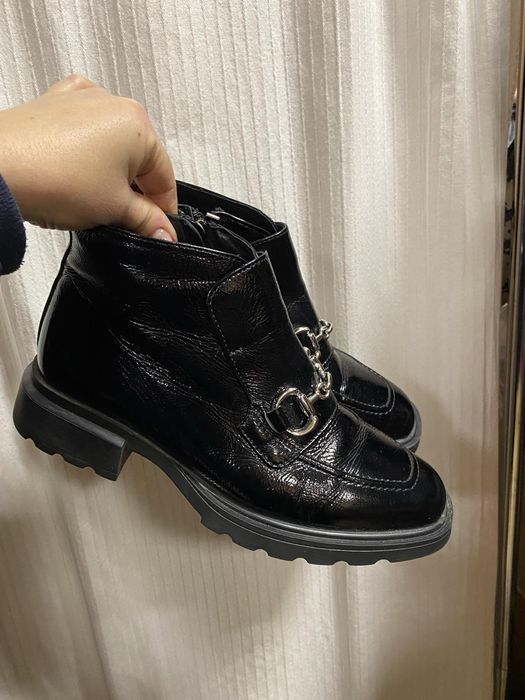 Продам весна б)у ботинки лак шкіра