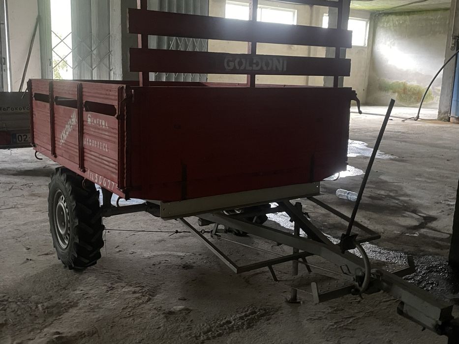 Reboque agricula goldoni para trator pequeno
