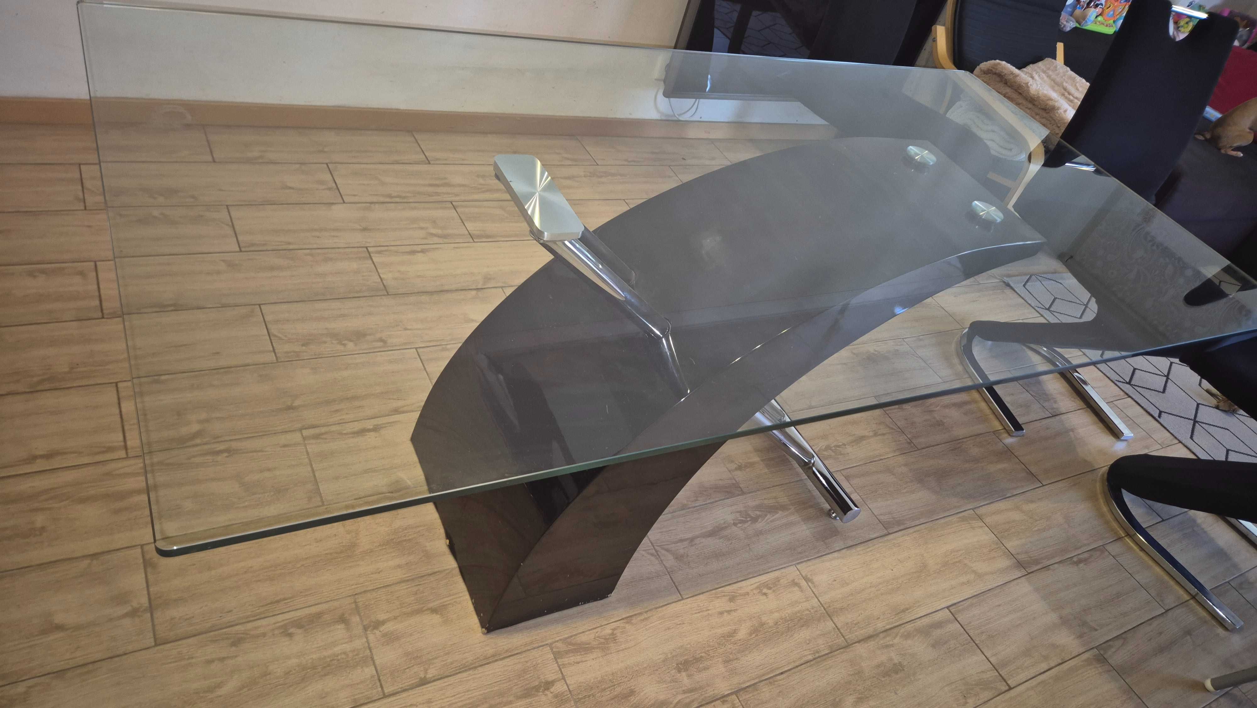 Mesa de jantar em vidro com 6 cadeiras