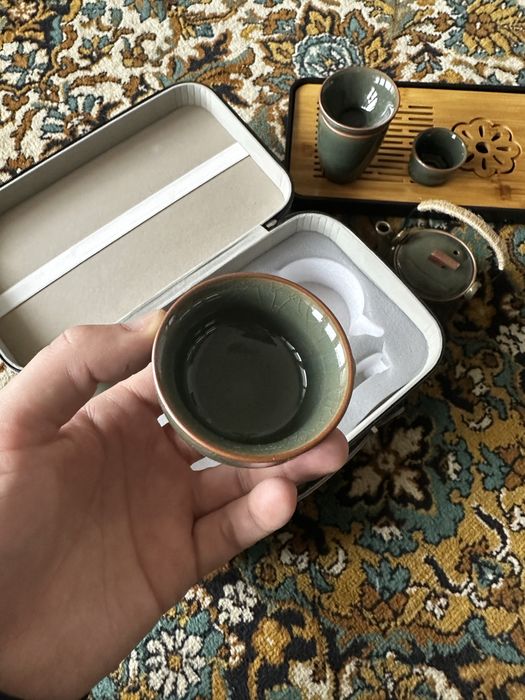 Зелений набір для чайної церемонії у прямокутному кейсі