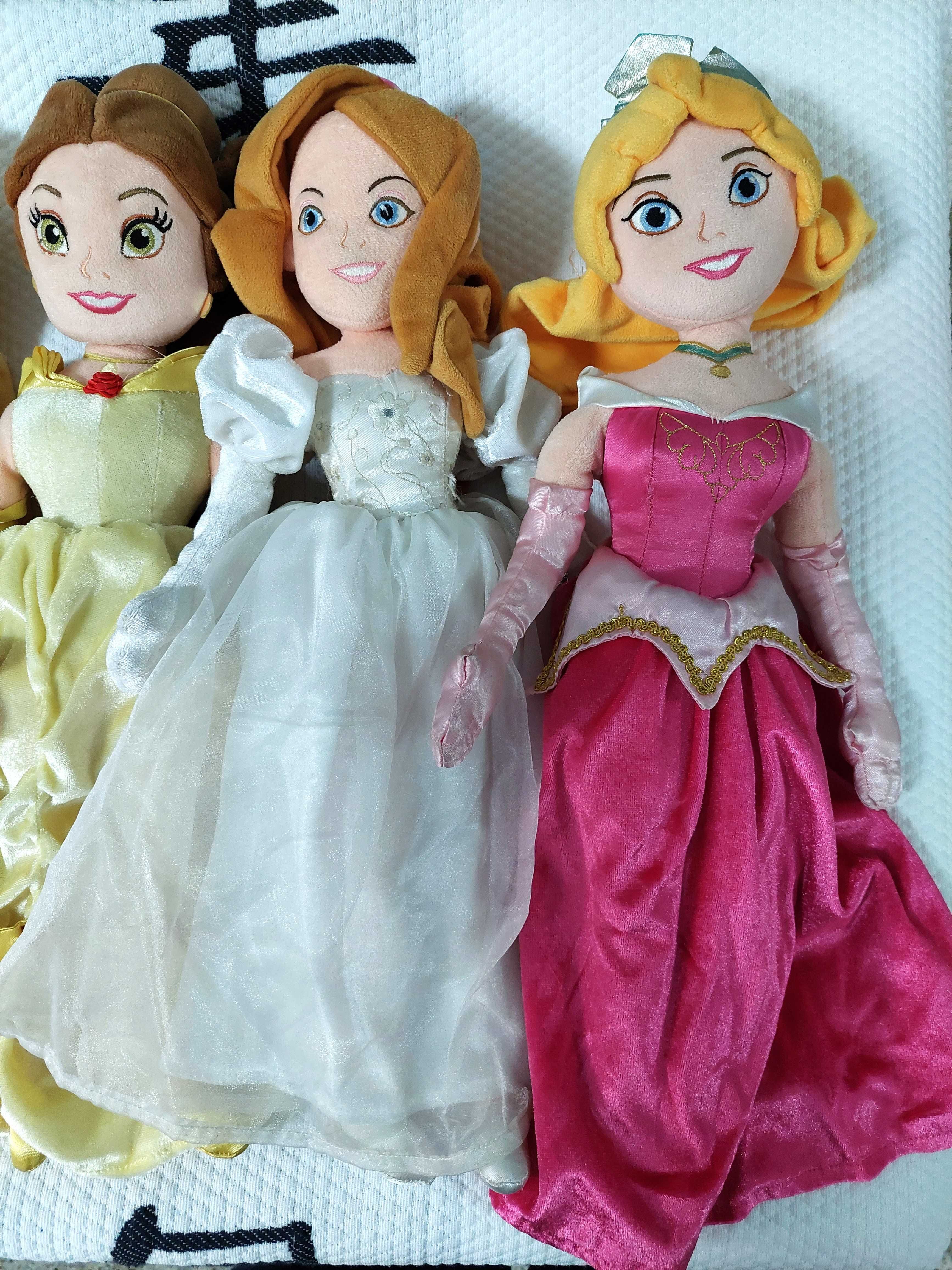 Conjunto de 5 princesas em peluche. Usadas como Novas