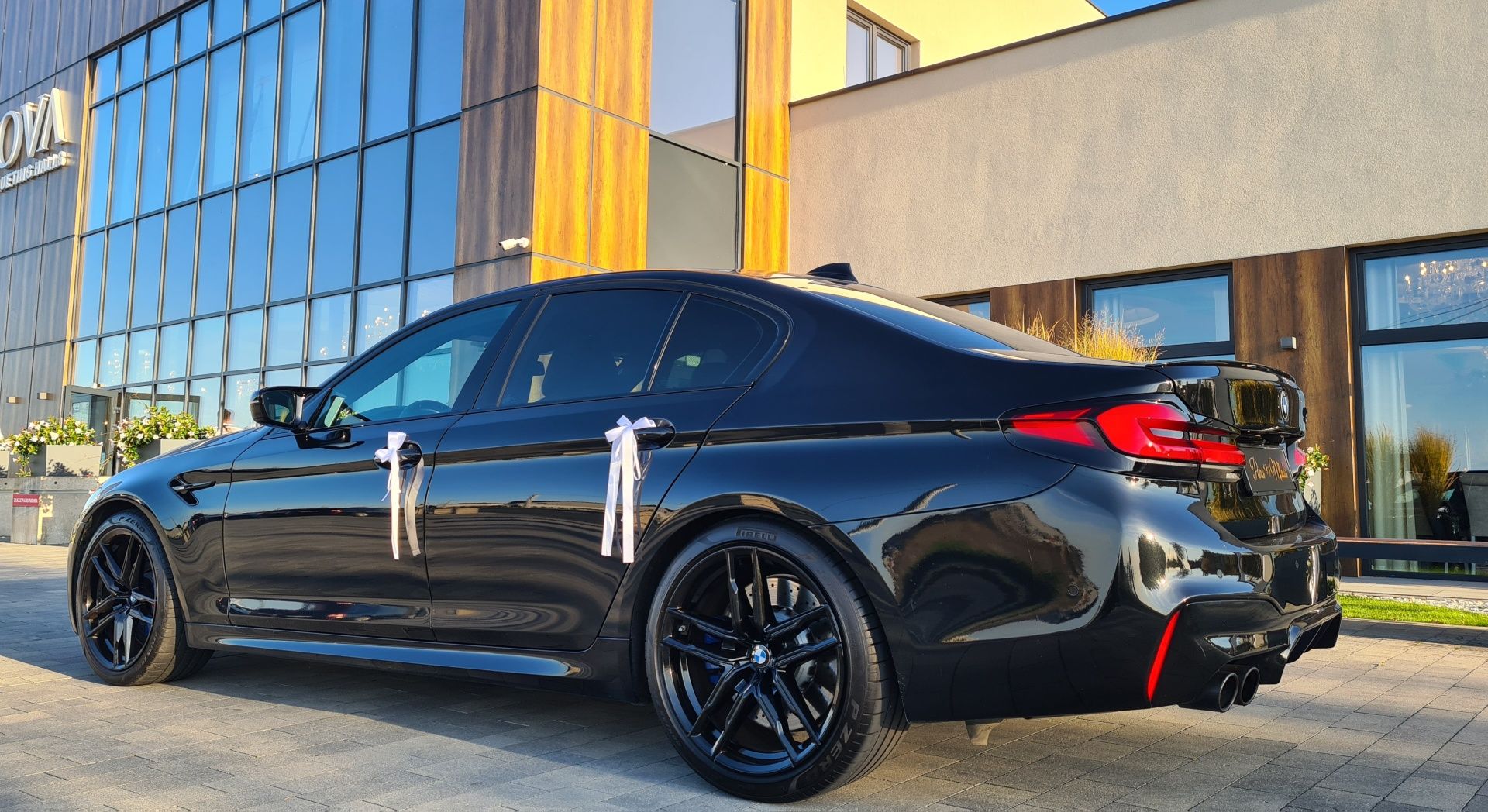BMW Czarna M5 Bowers&Wilkins