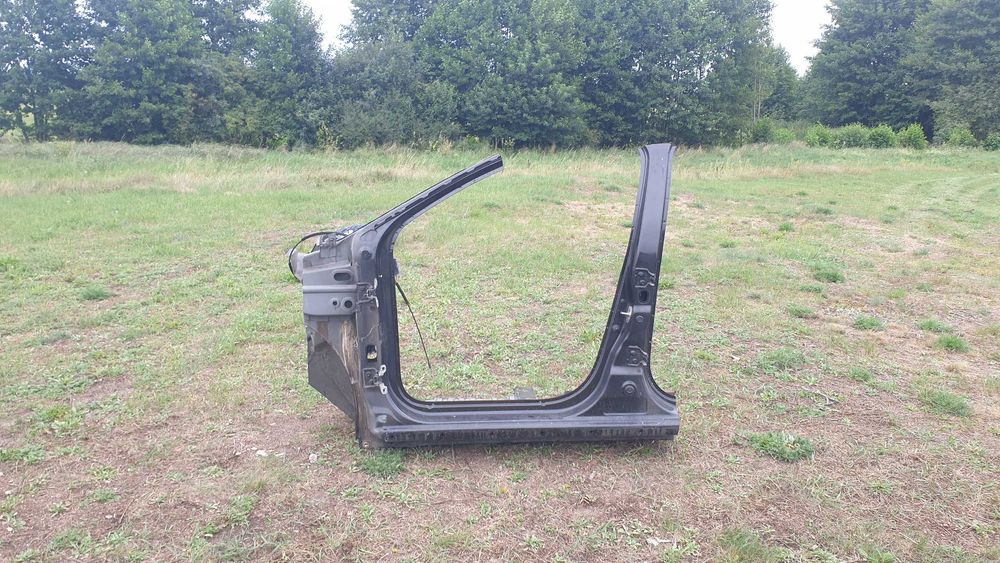 Lewy próg słupek ćwiartka Dacia Sandero Stepway II 2 nv 676