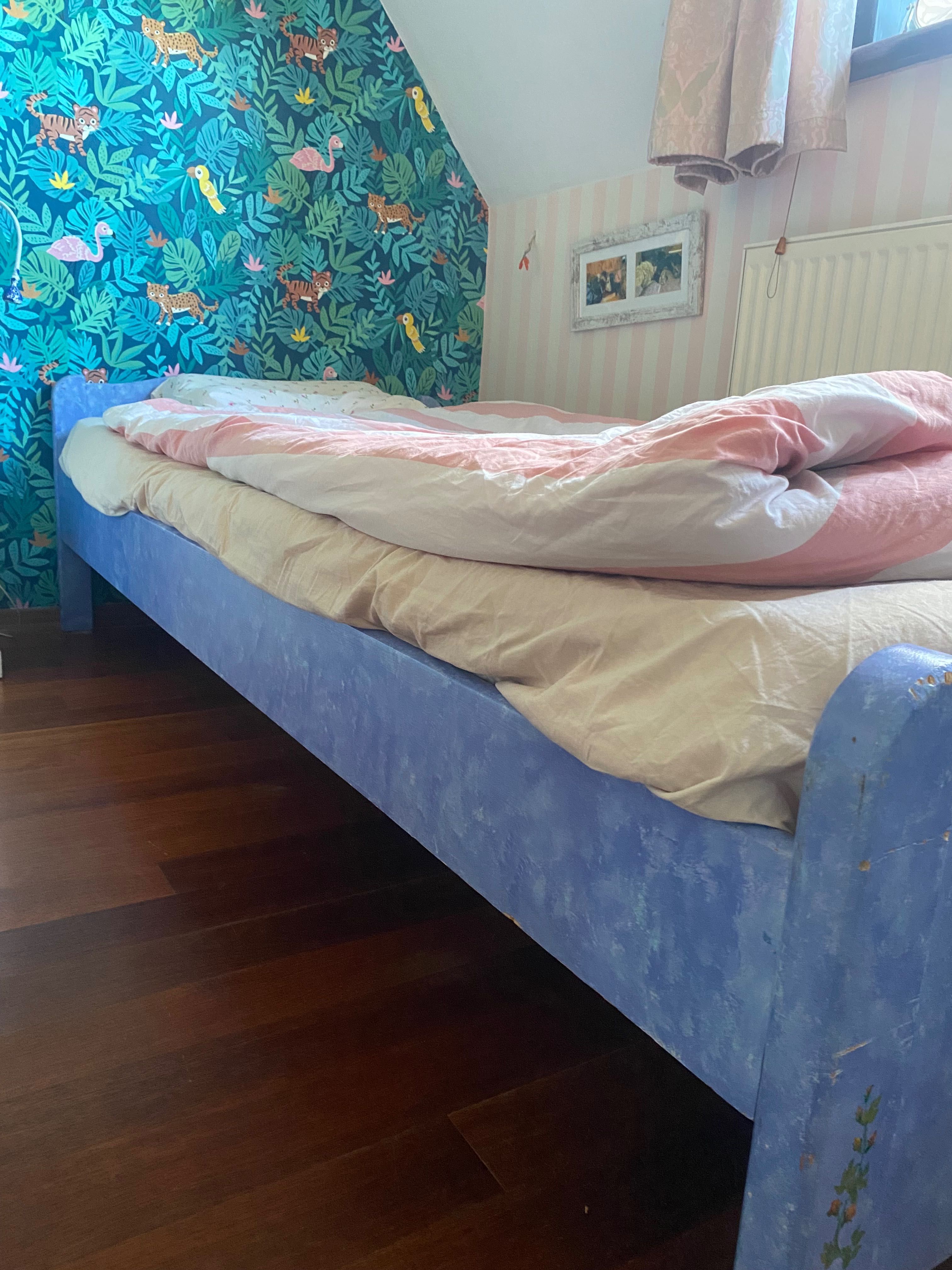 Łóżko dla dziewczynki, piękne, ręcznie malowane 200x90
