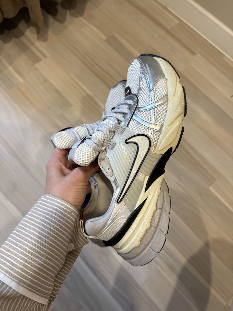 Nike V2K Run Summit White Metallic Silver