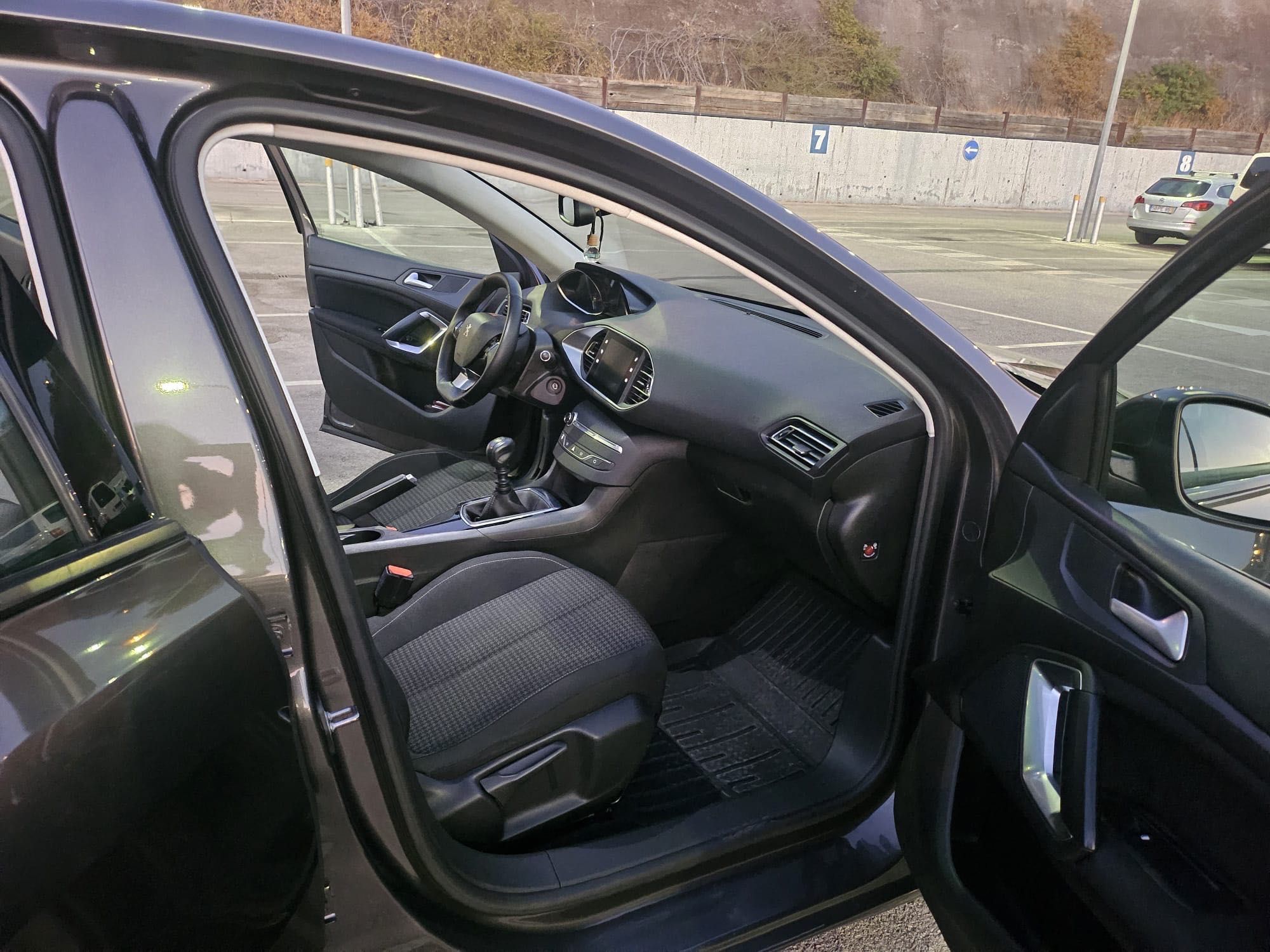 Peugeot 308 SW ACTIVE TETO PAnoramico 2019