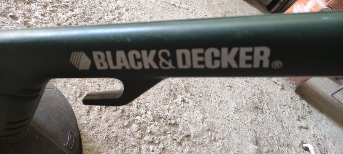 Aparador relva elétrico Black & Decker GL560