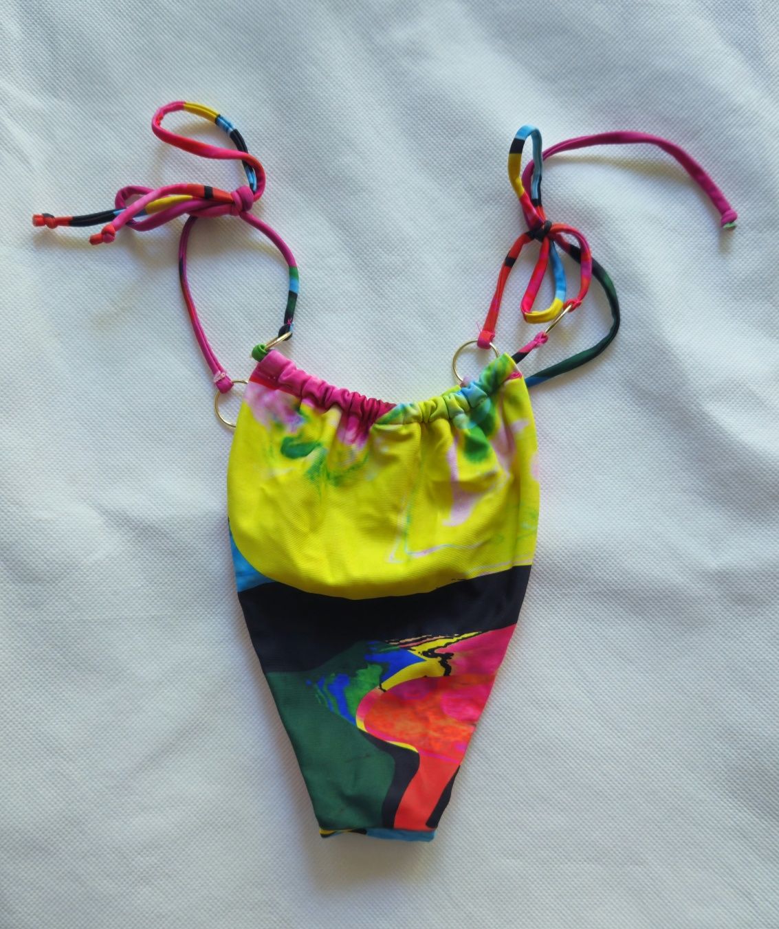 Pretty Little Thing dół od bikini majtki thong stringi wiązane XS S 34
