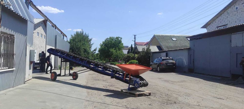 Погрузчик ленточный конвейер горизонтальный. Стрічковий транспортер