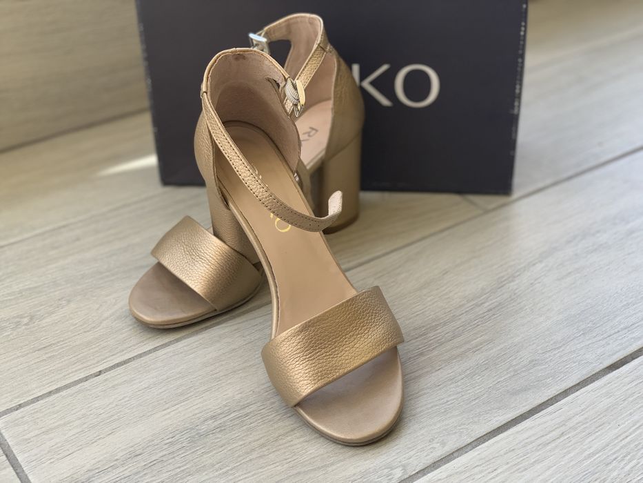 Жіночі шкіряні босоніжки Rylko