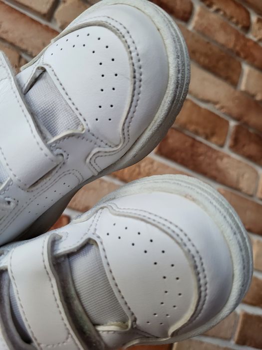 Buty adidas dla dziewczynki,  skórzane białe buty na rzepy rozmiar 26