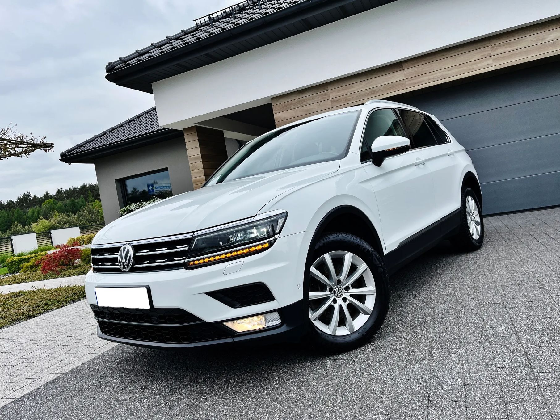Volkswagen Tiguan 100%Bezwypadek LED ALCANTARA NAVI KAMERAwebastoMasażeKlima3streEUROPA