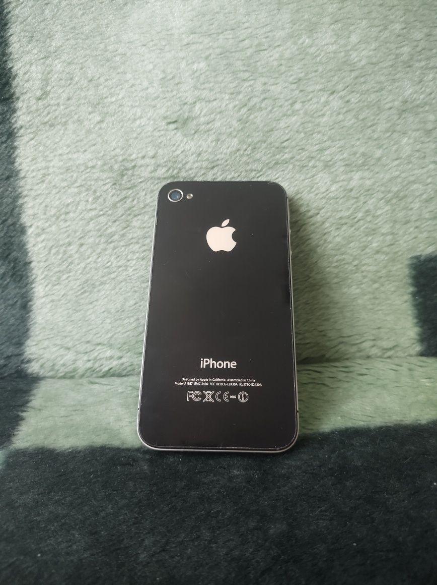 iPhone 4s + pudlo - uszkodzony