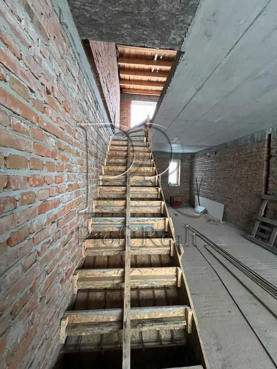Продаж таунхауса 2 поверховий з паркомісцем с. Хотів, Київська обл.