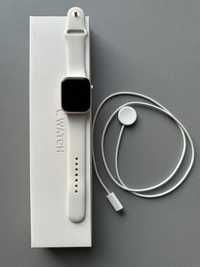 Apple Watch Series 8 Silver Aluminium Case white Sport band