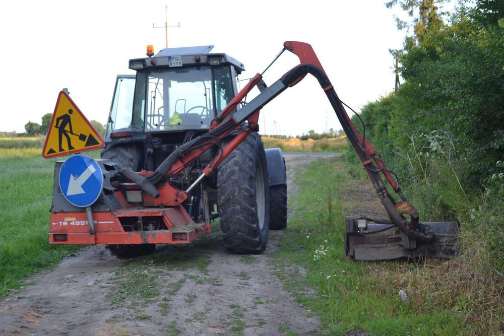 Wykaszanie traw maszynami bijakowymi, spalinowymi ,działek ,poboczy