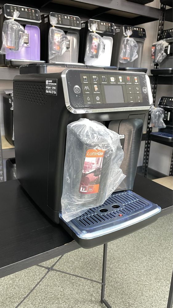 Кофемашина Philips 5500,состояние новой ,гарантия -1 год