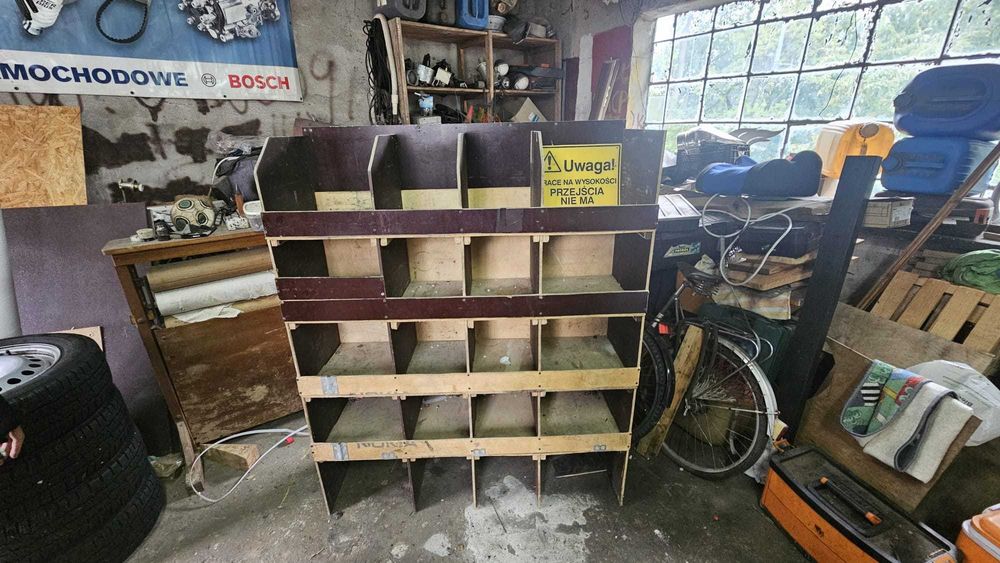 Regał, pułki, szafka, gniazda