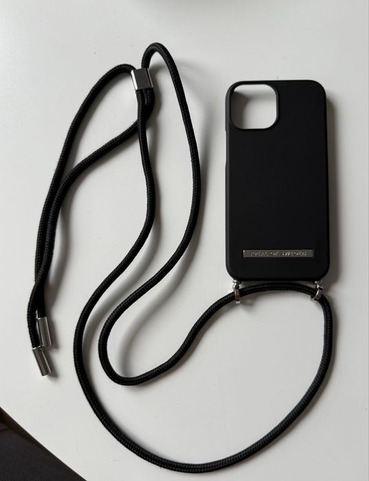 Etui ze sznurkiem iPhone 13 mini czarne ideal of sweden