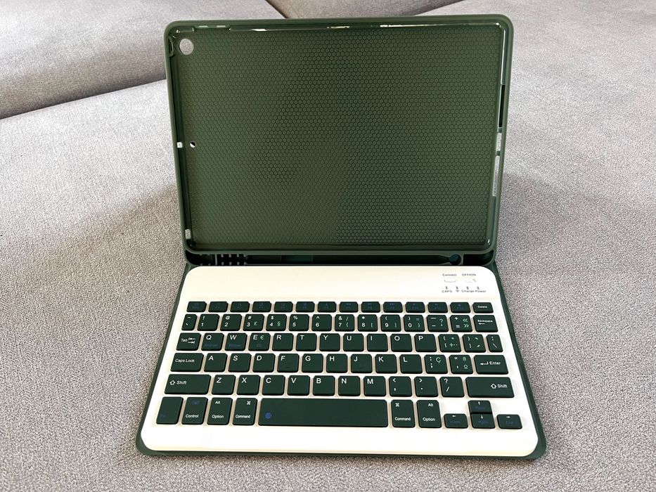 Capa com teclado para iPad 7, 8, 9 geração