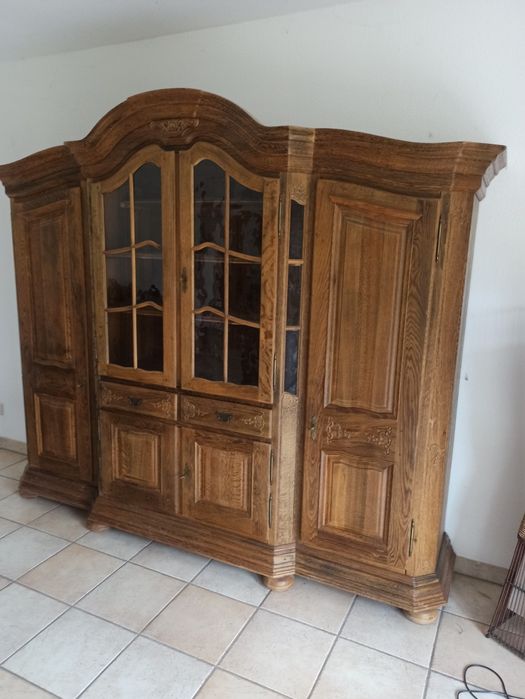 Piękna witryna dębowa,