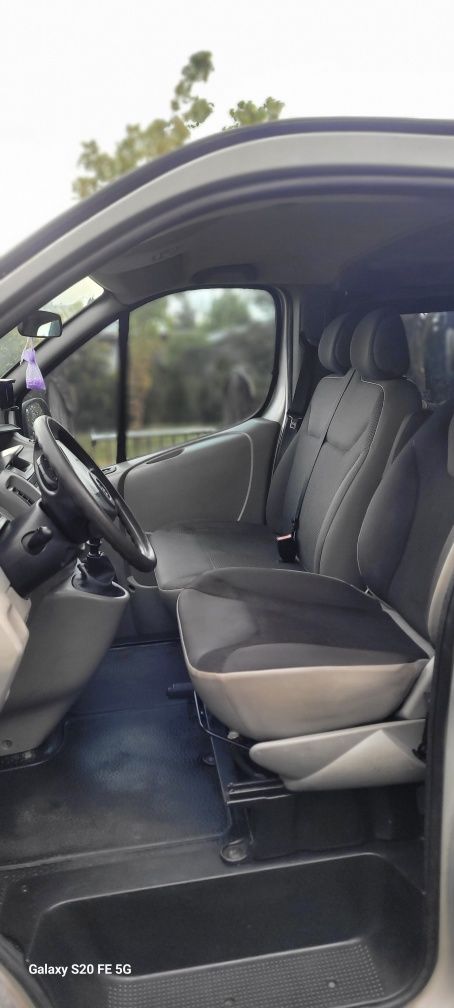 Sprzedam Vivaro 9-cio osobowe