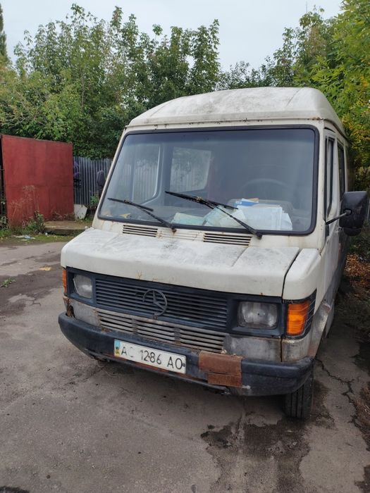Продам бус Mercedes 210