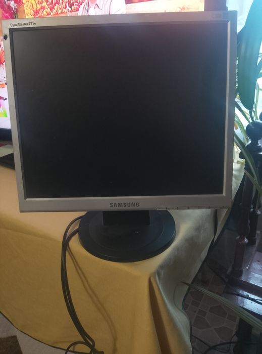 Монітор до комп'ютера