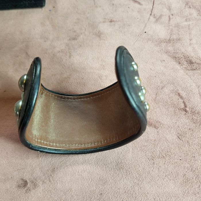 Stara bransoletka skórzana z ćwiekami ¹⁸⁴