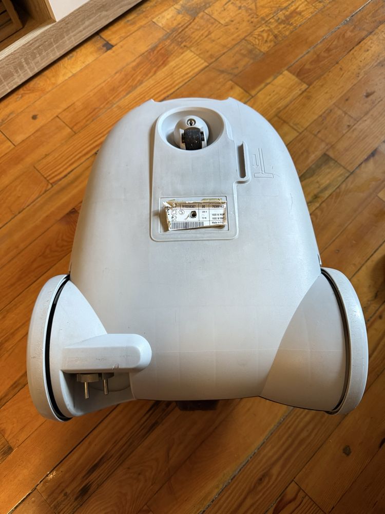 Пилосмок Electrolux accelerator 1800W