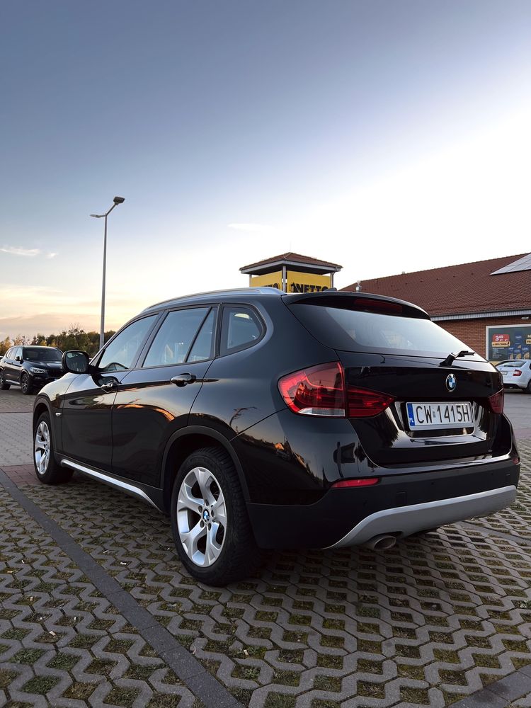 BMW X1 2012 automat naped 4x4 panoramiczny dach czarny