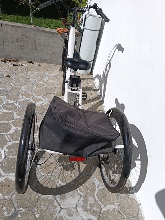 Triciclo elétrico