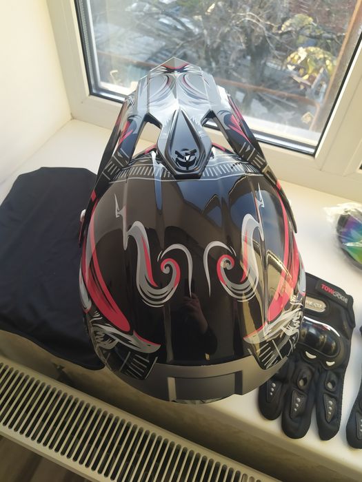 Мотошлем, гермак